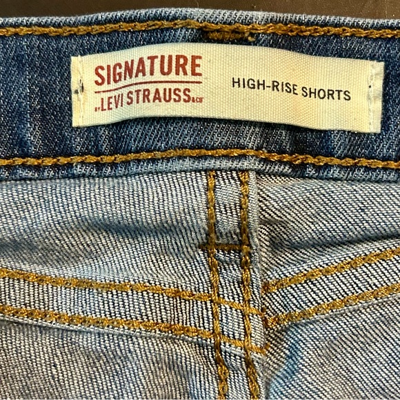 Girls Levi size 10 cut off shorts - Picture 3 of 4